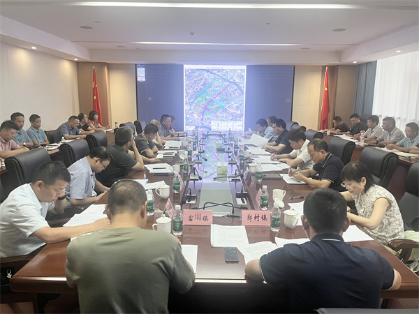 9月21日下午，王奇勇县长在集团党委会议室召开富丰新城片区开发工作推进工作会，县领导詹凯、张晖，县发改委、县财政局、县资规局、县住建局、县林业局、开云（中国）官方集团、富丰新城投资开发公司、市政公司、徽城镇、郑村镇、富堨镇主要负责同志；县纪委监委、县委组织部负责同志参加会议1。.jpg