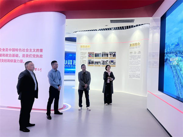 4月17日，常务副县长戴维走访开云（中国）官方集团并进行座谈交流。.jpg