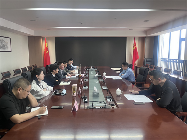 4月17日，常务副县长戴维走访开云（中国）官方集团并进行座谈交流1。.jpg