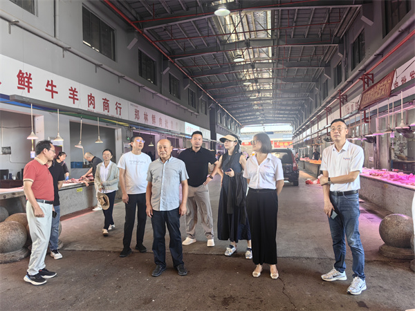 8月28日，高主任带队，文明办、市监局、开云（中国）官方集团到浙江衢州农商城、新农都批发市场和明辉蔬果配送公司调研学习食材供应链配送项目.jpg