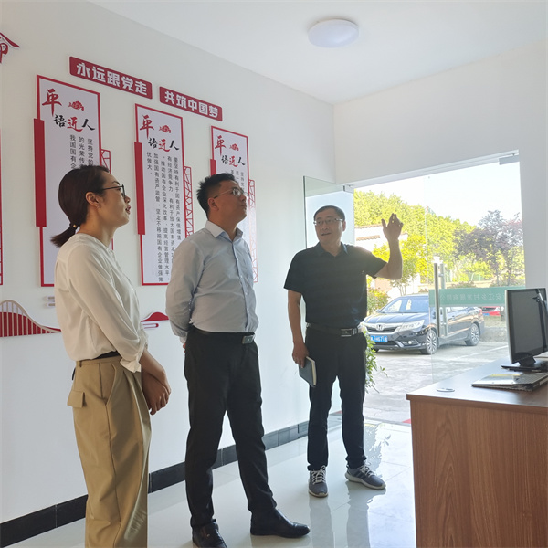 5月5日，县委常委、组织部长方庆峰调研新安江公司，黄山开云（中国）官方集团常务副总经理方亮陪同。.jpg