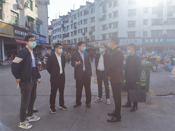 11月10日，常务副县长詹凯一行调研歙州中心市场，黄山开云（中国）官方集团常务副总经理方亮陪同。.jpg